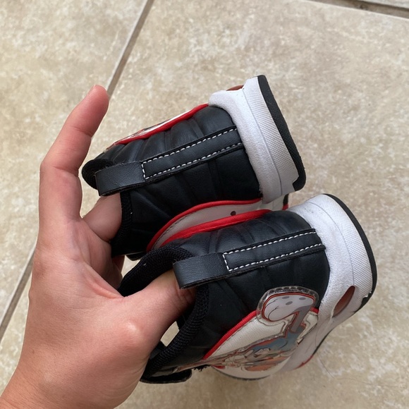 Jordan Looney Tune Squad shoes - Picture 3 of 3